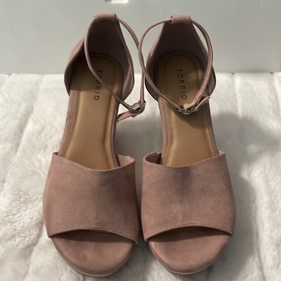 Blush platform wedge - Picture 2 of 7